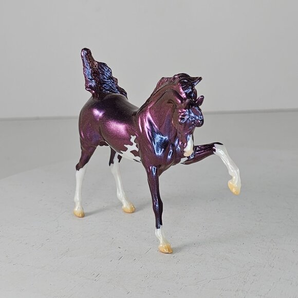 Breyer Twist Christmas Stablemate 2022 Merry N Bright Limited Edition Blind Bag - Picture 2 of 8